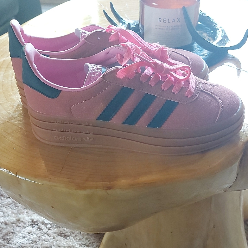 New never worn Adidas Pink Platform Sneakers with Navy Stripes 8.5